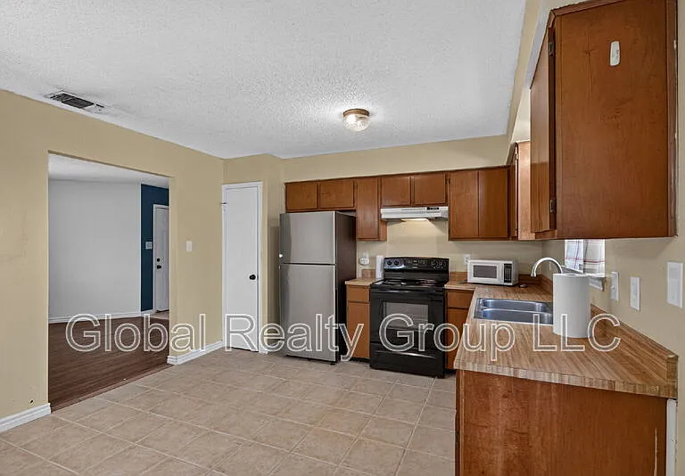 306 Meadow Dr — Photo 10