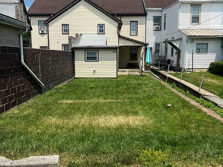 122 N Main St — Photo 2