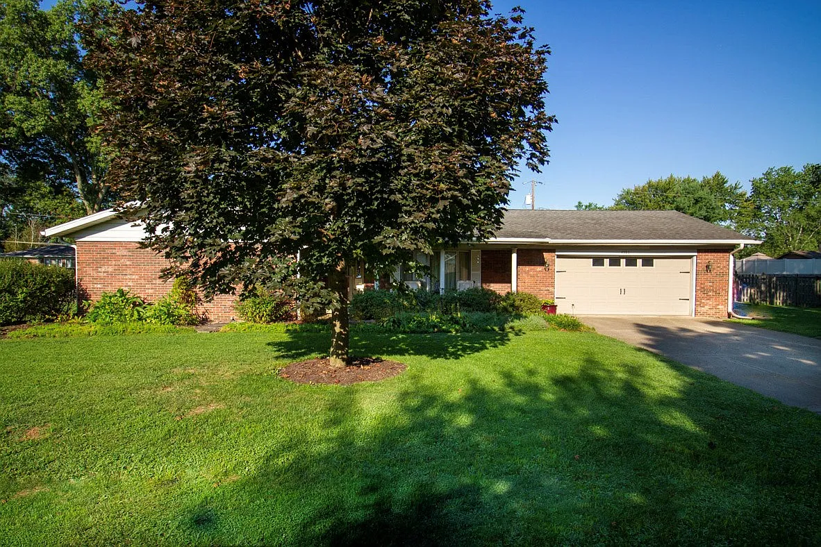 4593 S 19th 1/2 St photo 1