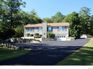 377 Oregon Trl, Shawangunk, NY 12566