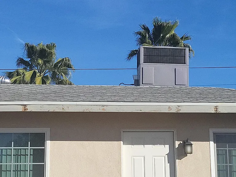 Avenue E — Photo 1
