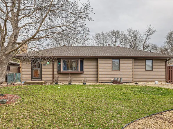 10619 6th St NE, Blaine, MN 55434