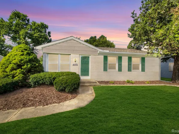 2391 Georgeland Dr, Waterford, MI 48329
