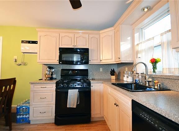 5th image of 15 Oak Ave #15