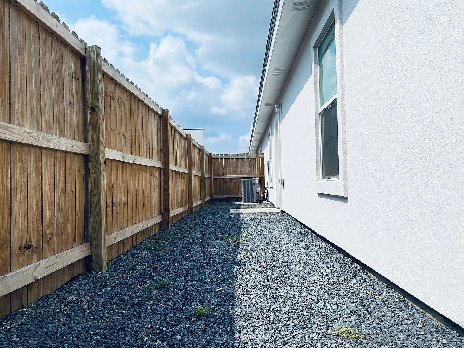 3 bed, 1200 sqft, $1,300 — Photo 3