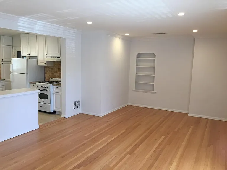 9431 Charleville Blvd — Photo 3