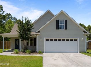 215 Gold Leaf Dr, Hampstead, NC 28443