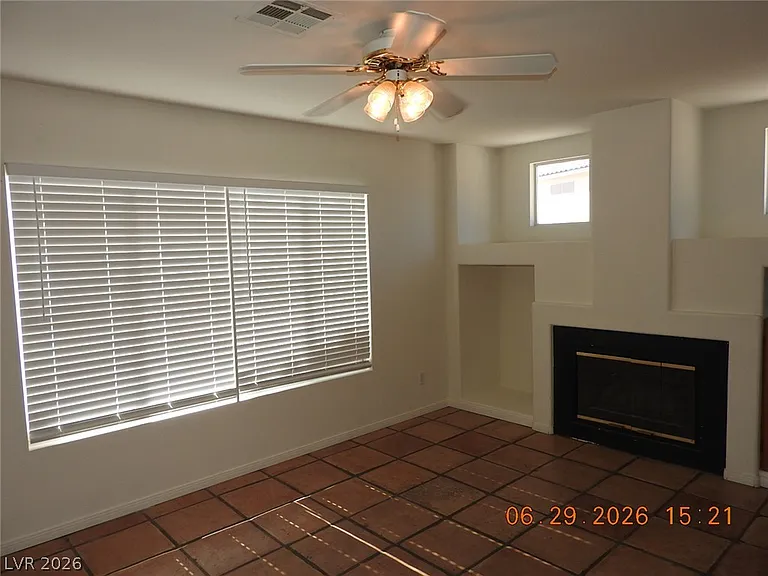 742 Endicott Ct — Photo 9