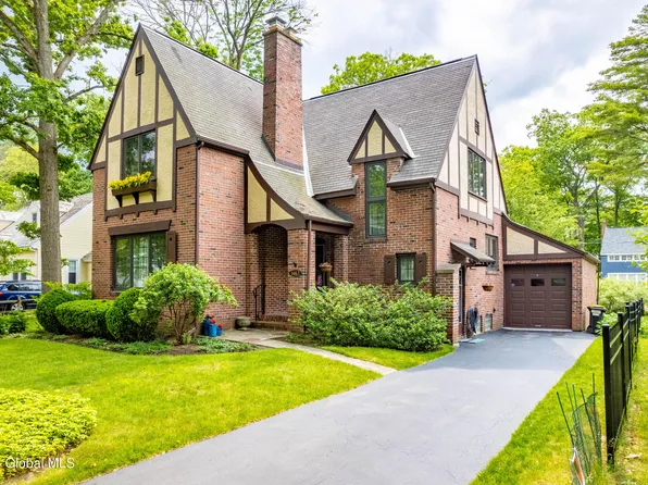 1463 Regent Street, Niskayuna, NY 12309
