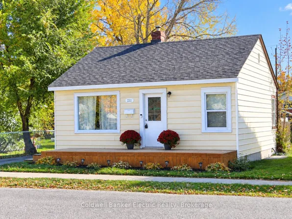 231 Woodbine Ave, Peterborough, ON K9H 1N8