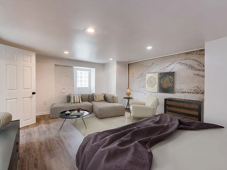 955 E Warrington - Fully Renovated Units in Pittsburgh's Coolest Neighborhood! — Photo 2