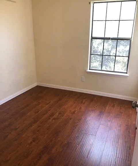738 W Collins St — Photo 15