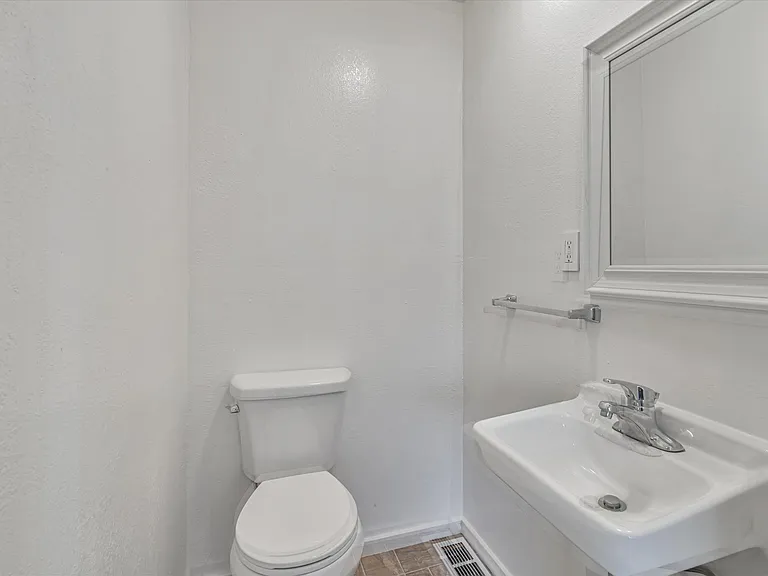 300 Chestnut Ave #310 — Photo 11