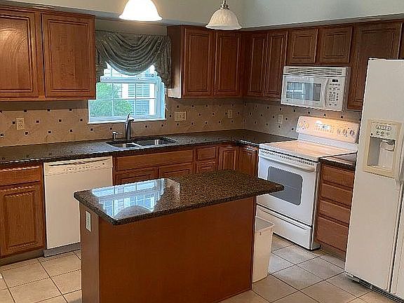 2nd image of 464 Winward Ln
