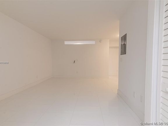 4th image of 3755 NE 167th St APT 28