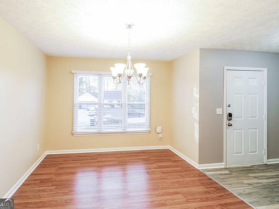 4th image of 753 Greenhedge Dr