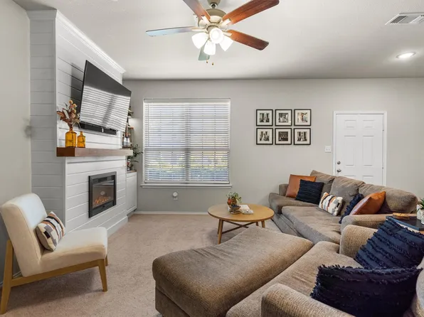 3541 Cricket Dr, Denton, TX 76207