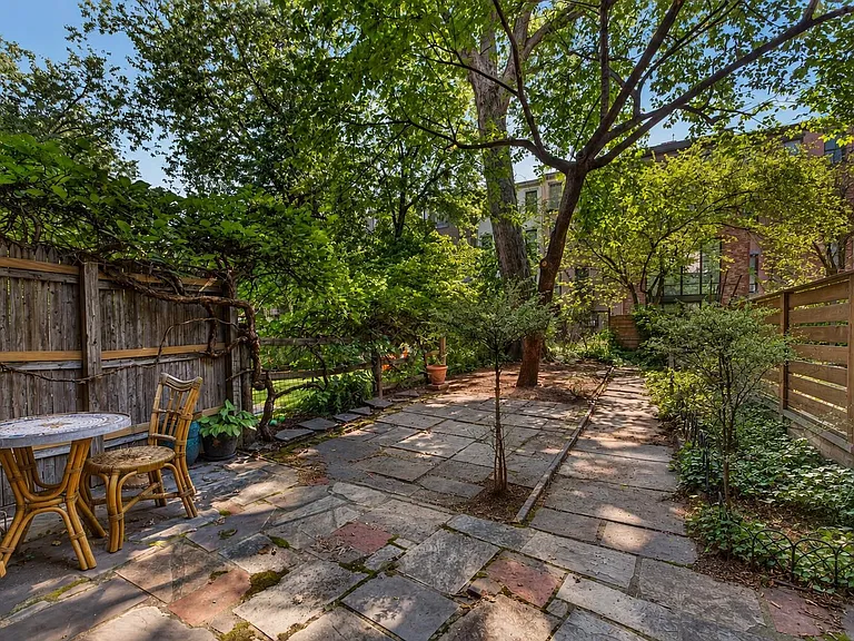 1009 Garden St — Photo 11