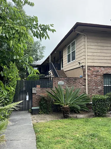 500 N Los Robles Ave Photo 1