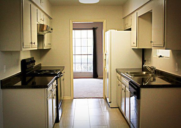 4th image of 468 Longmeadow St