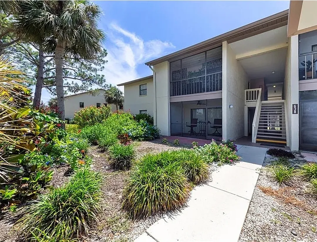 Photo 1 of 22 - 638 Bird Bay Dr E #201 - Venice, FL Primary Photo - 638 Bird Bay Dr E #201