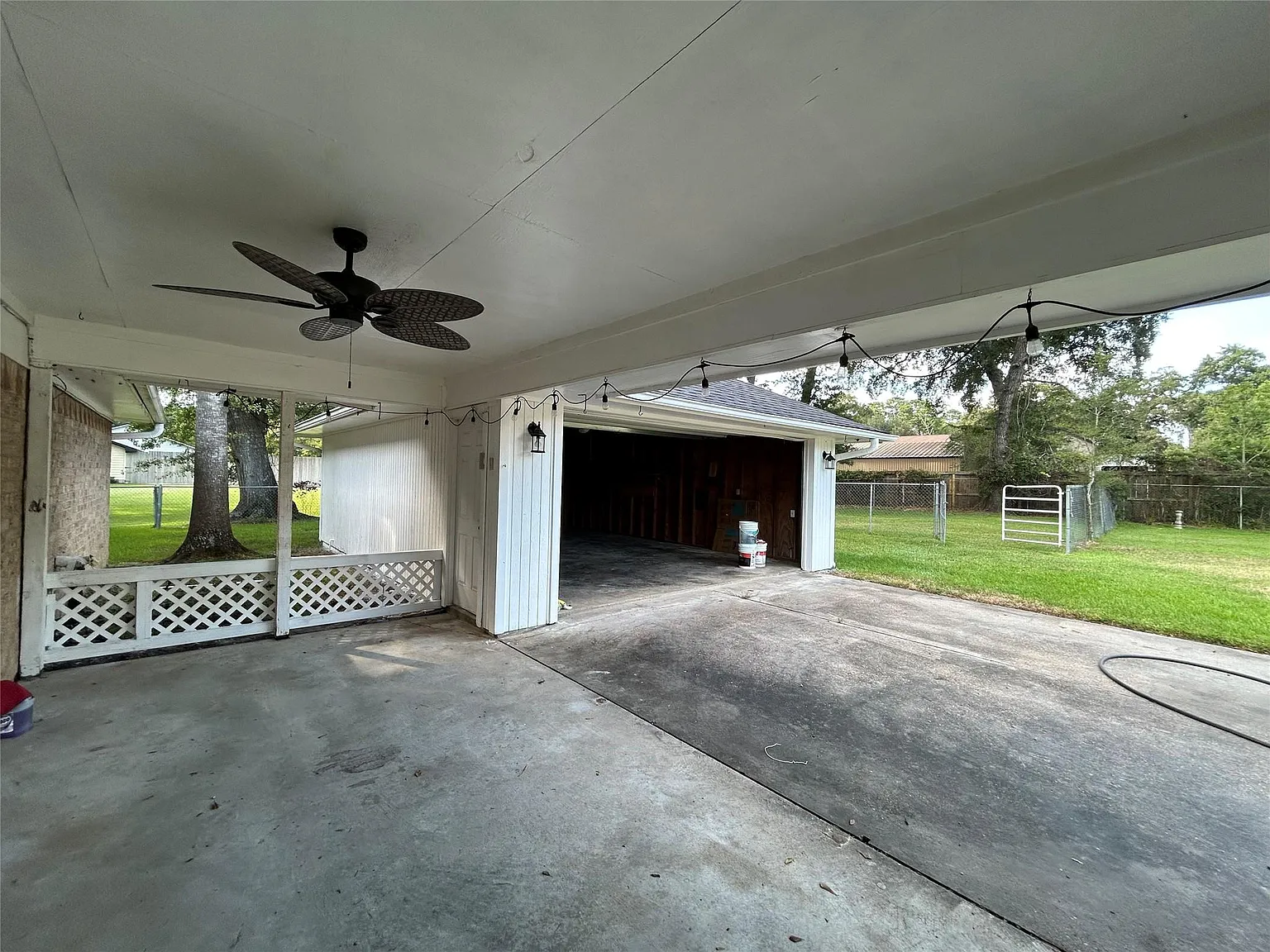 3 bed, 2.5 bath, 1876 sqft, $2,100 — Photo 3