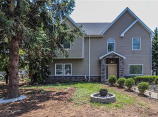 2 Dill Ct, Edison, NJ 08817