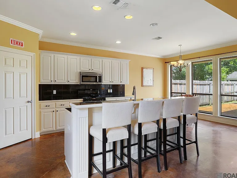 10151 Hillmont Ave — Photo 4