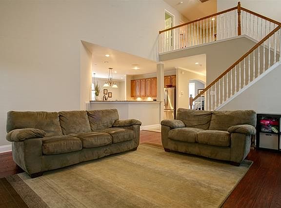 3rd image of 1121 Shady Oaks Ct