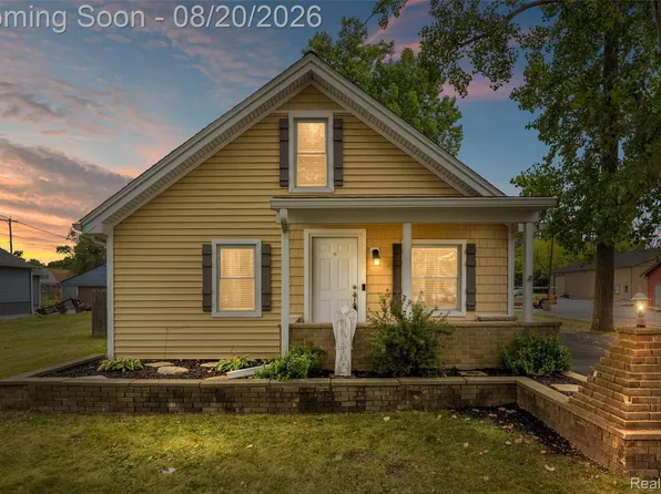 4465 S Center Rd, Burton, MI 48519