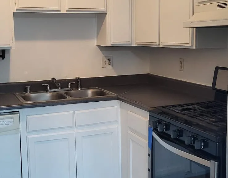 1430 W Badillo St — Photo 2