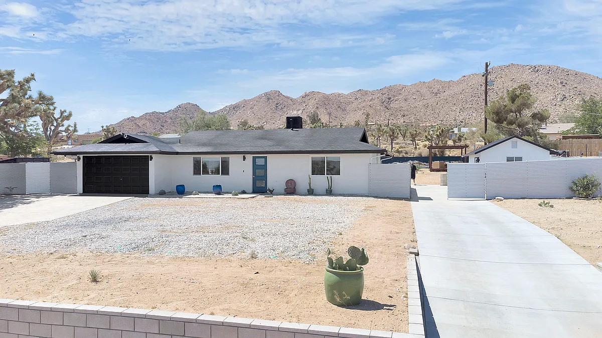 Building Photo - 60341 La Mirada Trl