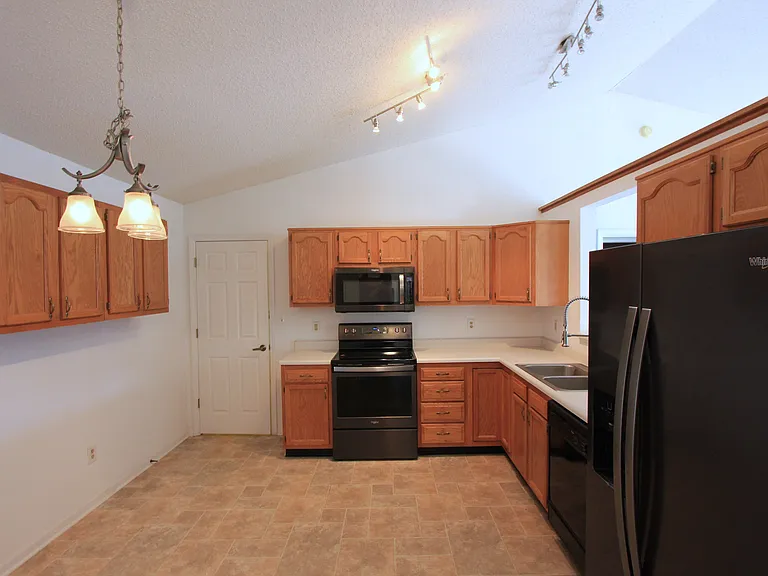 33 Morse Cir — Photo 14