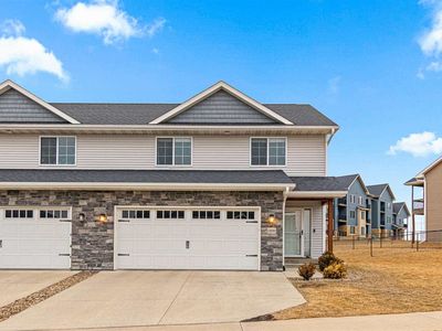 1100 Creekside Dr, Tiffin, IA, 52340