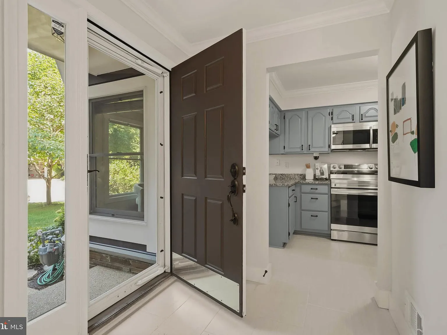 3 bed, 3.5 bath, 2727 sqft, $3,500 — Photo 4