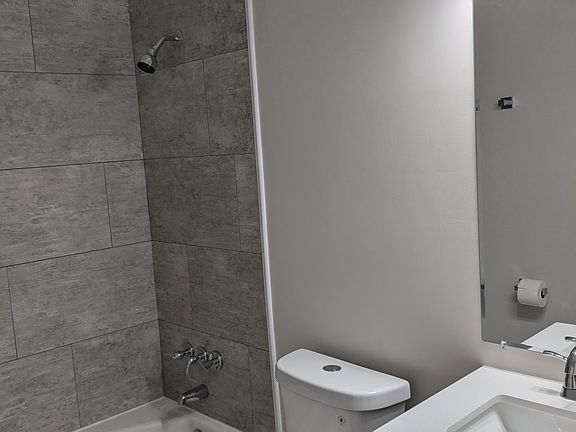 5th image of 802 S Jenkins Blvd Unit B