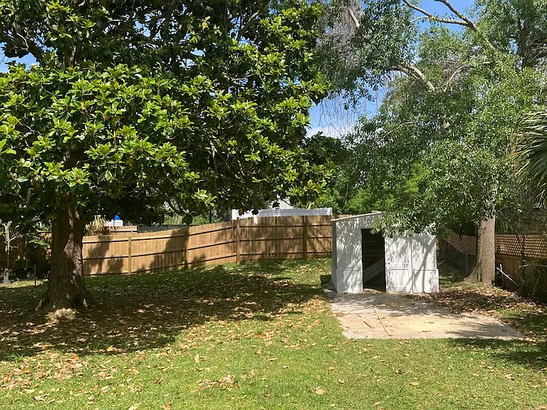 832 Hubert Dr — Photo 14