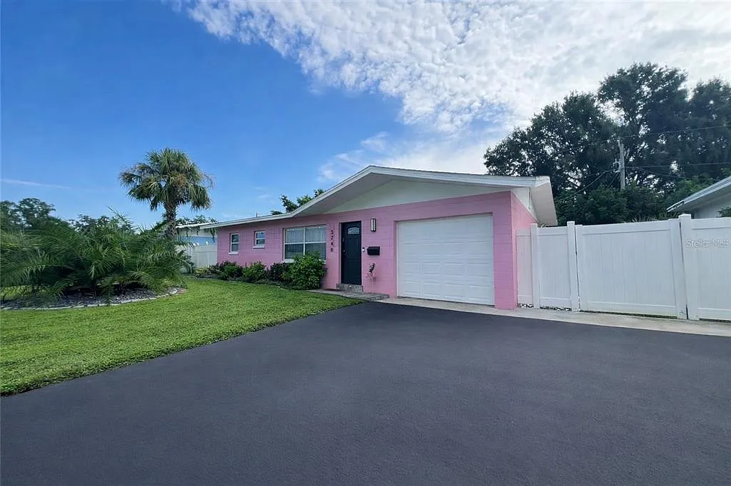 2 bed, 1.0 bath, 920 sqft, $2,900 — Photo 1