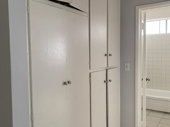 4th image of 8241 Whitsett Ave