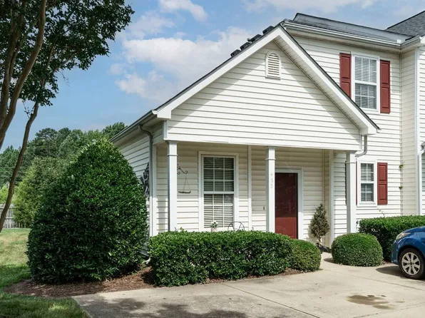 433 Commons Dr, Holly Springs, NC 27540