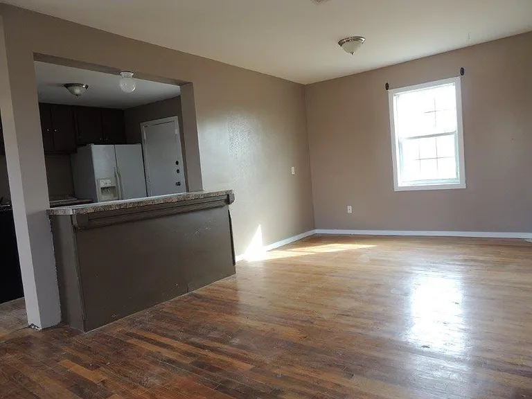 410 Snyder St — Photo 5