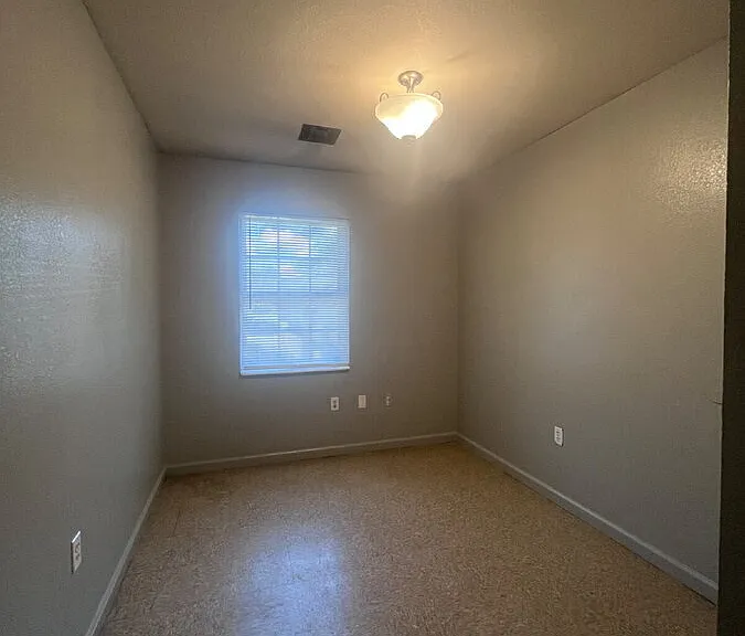 702 W Lon Moore St — Photo 9