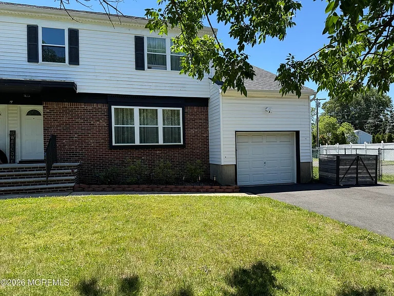 425 Main St — Photo 1