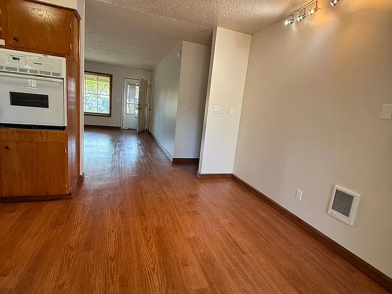 11485 SW Greenburg Rd — Photo 7