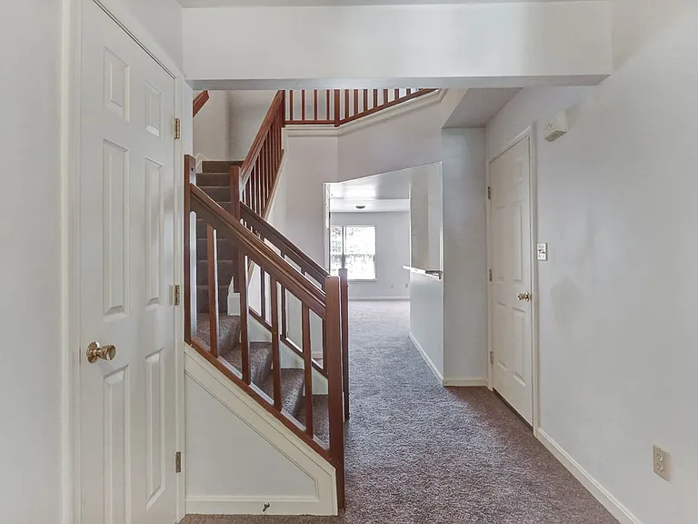 1940 Daybreak Cir — Photo 5
