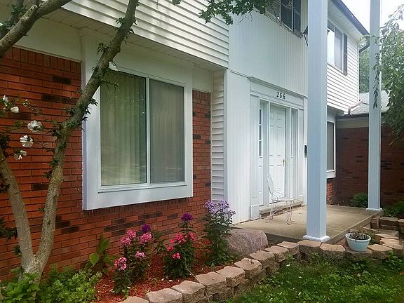 2nd image of 286 Wellington Crescent Blvd