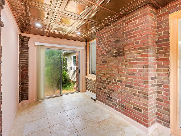 3408 Montrose Ave — Photo 13