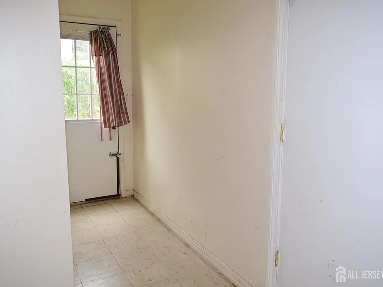 31 Larch St — Photo 7