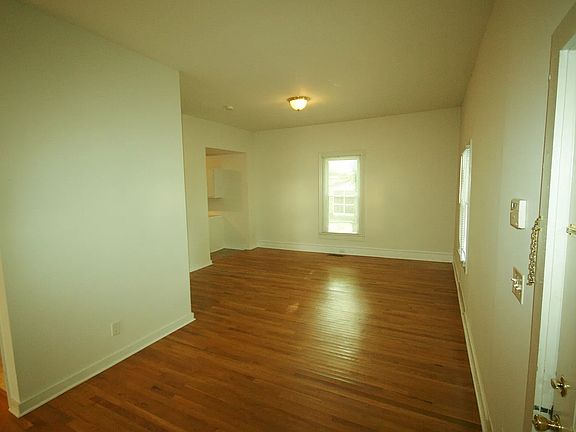 3rd image of 808 Burch Ave