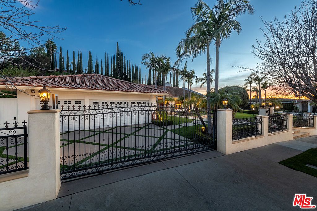 17880 Avenida Puerto Vallarta, Encino, CA 91316 | Zillow